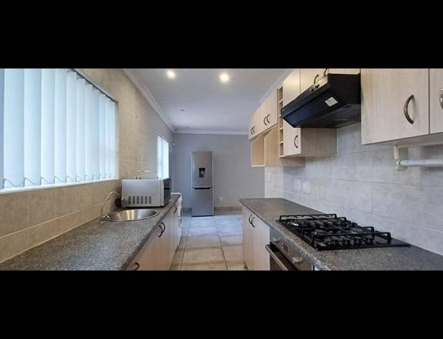 6 BEDROOM HOUSE FOR SALE IN DANA BAY